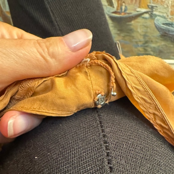 J. CREW SILK V Neck Ruffle Top Gold Sleeveless Top SZ4 Romantic Wedding EUC - Picture 12 of 15